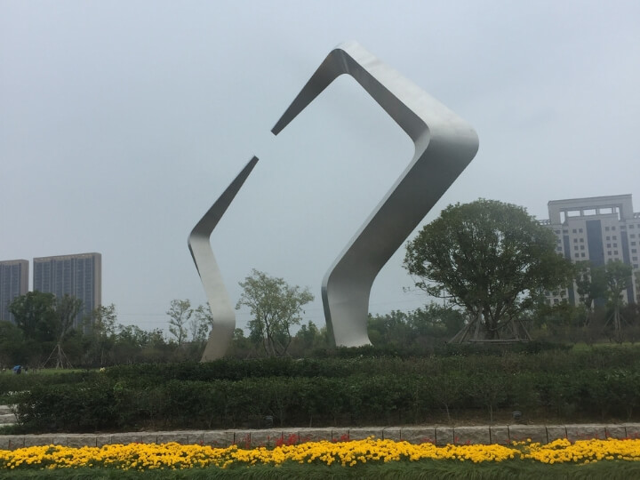 地標類不銹鋼雕塑的五種表現(xiàn)形式？