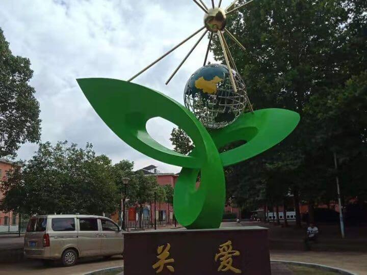 江西豐城不銹鋼校園雕塑《關愛》